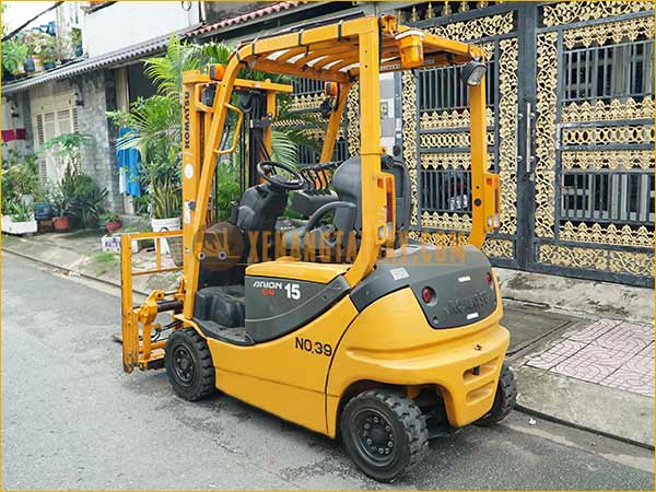 Xe nâng điện ngồi lái KOMATSU FB15-12