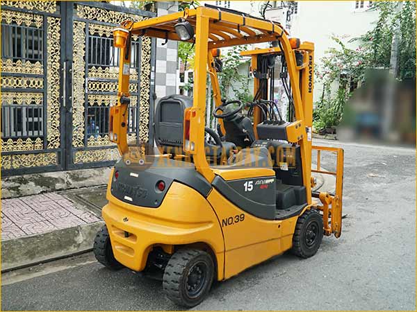 Xe nâng điện ngồi lái KOMATSU FB15-12
