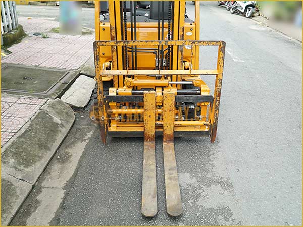Xe nâng điện ngồi lái KOMATSU FB15-12