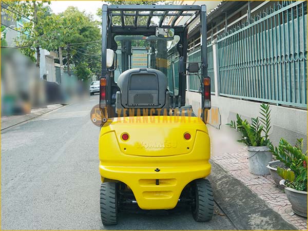 Xe nâng điện ngồi lái KOMATSU FB15-12