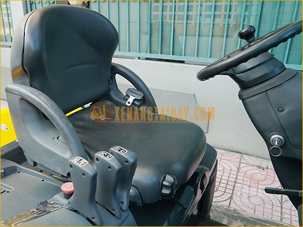 Xe nâng điện ngồi lái KOMATSU FB15-12