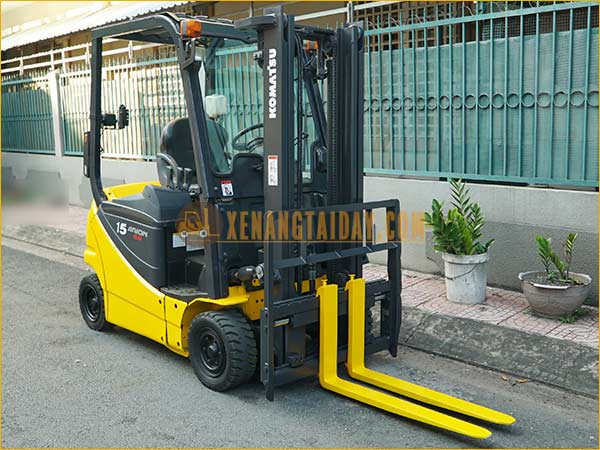 Xe nâng điện ngồi lái KOMATSU FB15-12