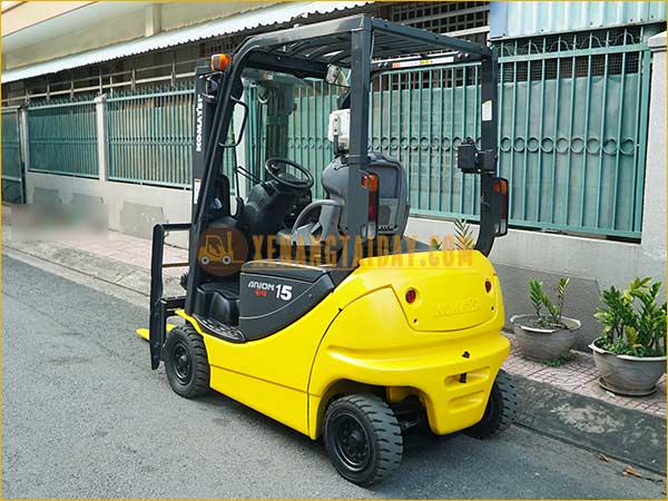 Xe nâng điện ngồi lái KOMATSU FB15-12