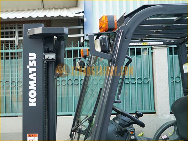 Xe nâng điện ngồi lái KOMATSU FB15-12