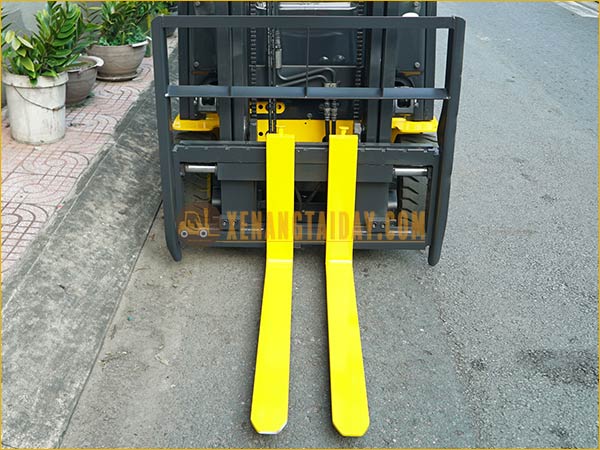 Xe nâng điện ngồi lái KOMATSU FB15-12