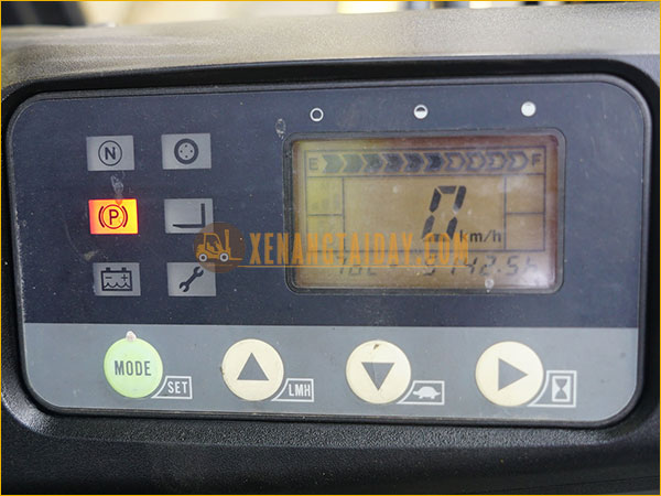 Xe nâng điện ngồi lái KOMATSU FB15-12