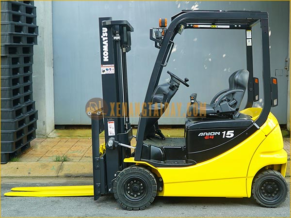 Xe nâng điện ngồi lái KOMATSU FB15-12