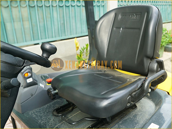 Xe nâng điện ngồi lái KOMATSU FB15-12
