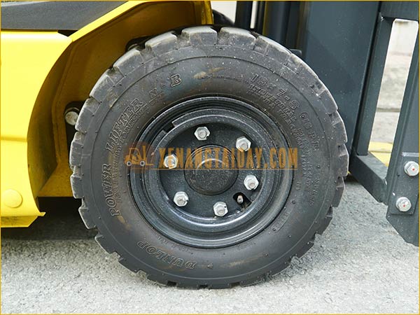 Xe nâng điện ngồi lái KOMATSU FB15-12