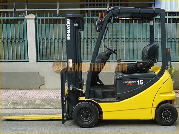 Xe nâng điện ngồi lái KOMATSU FB15-12