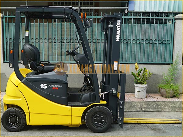 Xe nâng điện ngồi lái KOMATSU FB15-12