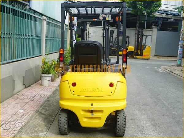 Xe nâng điện ngồi lái KOMATSU FB15-12