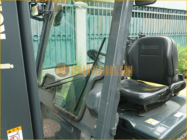 Xe nâng điện ngồi lái KOMATSU FB15-12