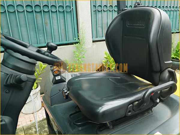 Xe nâng điện ngồi lái KOMATSU FB15-12