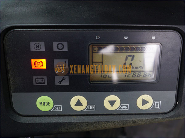 Xe nâng điện ngồi lái KOMATSU FB15-12
