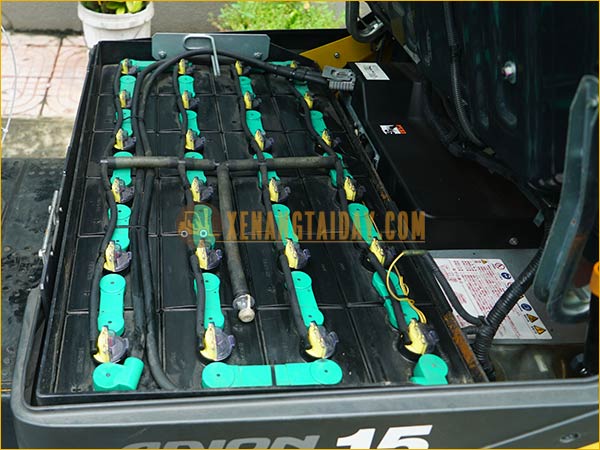 Xe nâng điện ngồi lái KOMATSU FB15-12