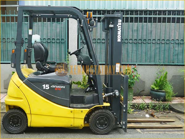 Xe nâng điện ngồi lái KOMATSU FB15-12