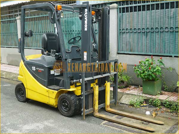 Xe nâng điện ngồi lái KOMATSU FB15-12