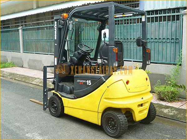 Xe nâng điện ngồi lái KOMATSU FB15-12