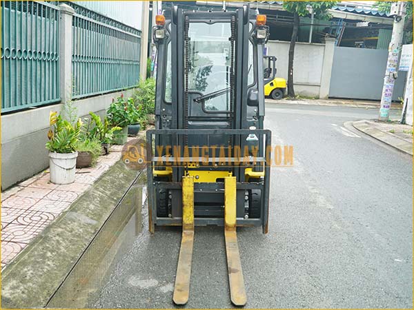Xe nâng điện ngồi lái KOMATSU FB15-12