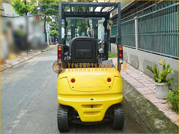 Xe nâng điện ngồi lái KOMATSU FB15-12