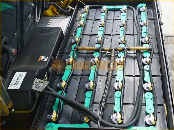 Xe nâng điện ngồi lái KOMATSU FB15-12