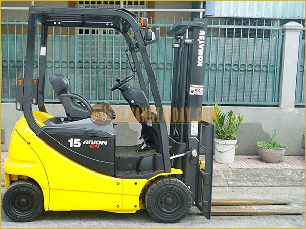 Xe nâng điện ngồi lái KOMATSU FB15-12