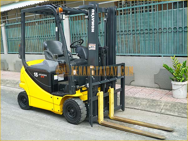 Xe nâng điện ngồi lái KOMATSU FB15-12