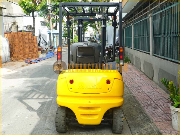 Xe nâng điện ngồi lái KOMATSU FB15-12