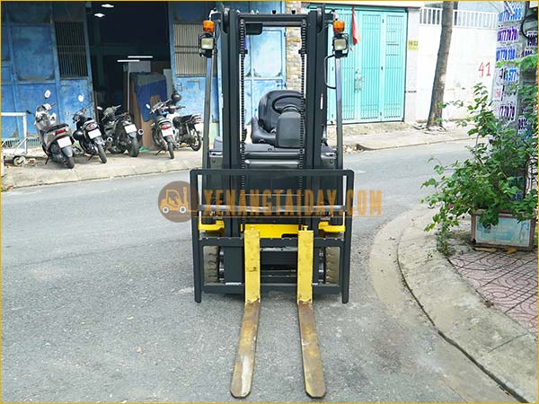 Xe nâng điện ngồi lái KOMATSU FB15-12