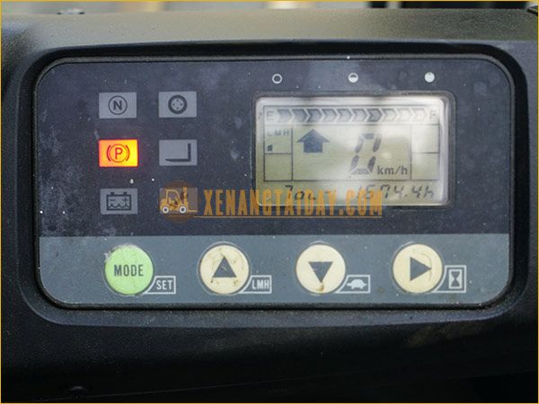 Xe nâng điện ngồi lái KOMATSU FB15-12