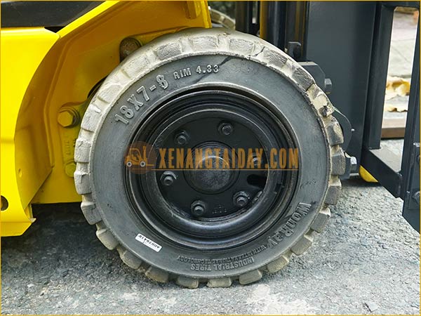 Xe nâng điện ngồi lái KOMATSU FB15-12