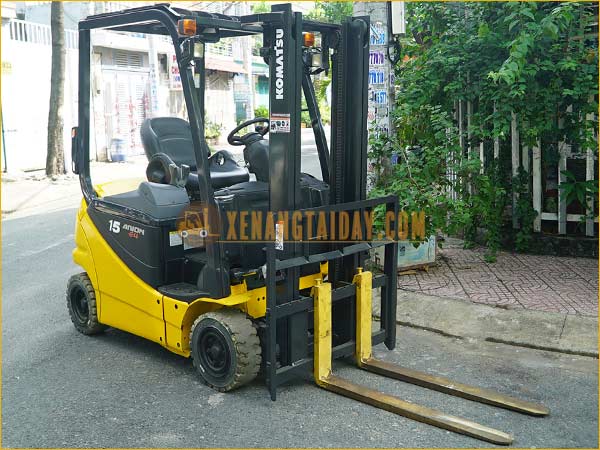 Xe nâng điện ngồi lái KOMATSU FB15-12