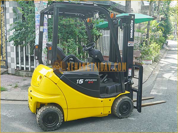 Xe nâng điện ngồi lái KOMATSU FB15-12