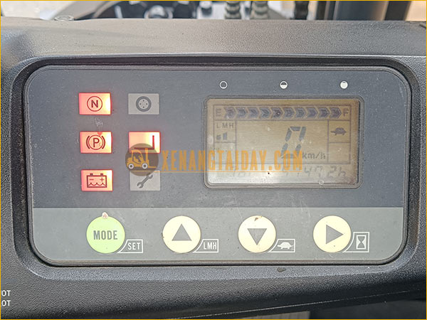 Xe nâng điện ngồi lái KOMATSU FB15-12