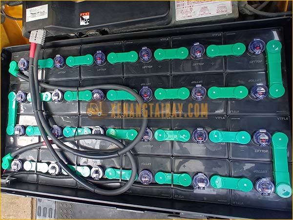 Xe nâng điện ngồi lái KOMATSU FB15-12