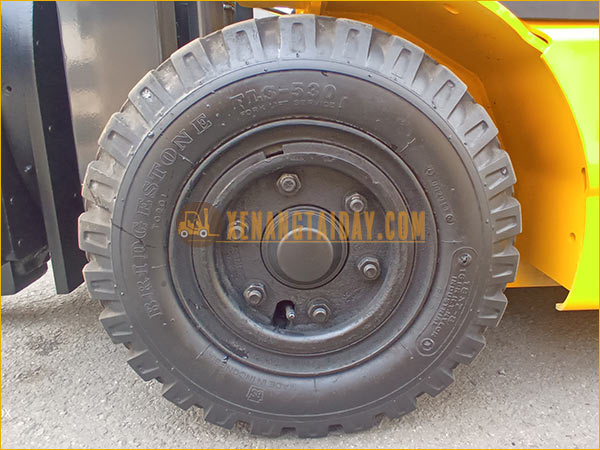 Xe nâng điện ngồi lái KOMATSU FB15-12