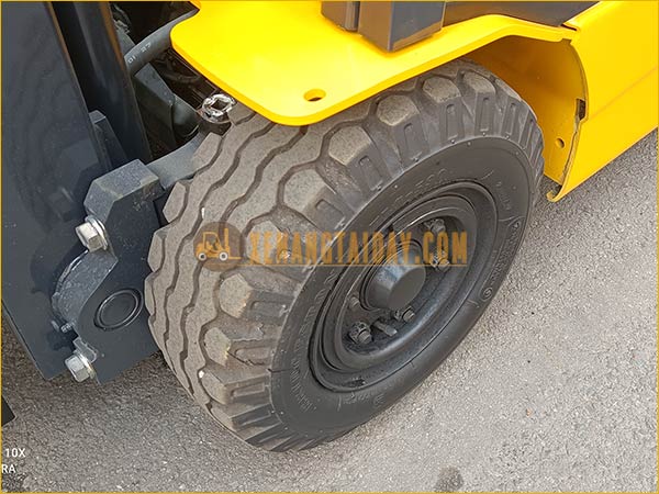 Xe nâng điện ngồi lái KOMATSU FB15-12