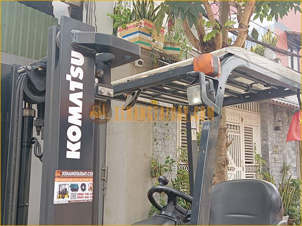 Xe nâng điện ngồi lái KOMATSU FB15-12