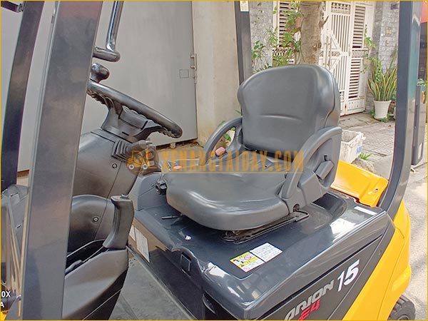 Xe nâng điện ngồi lái KOMATSU FB15-12