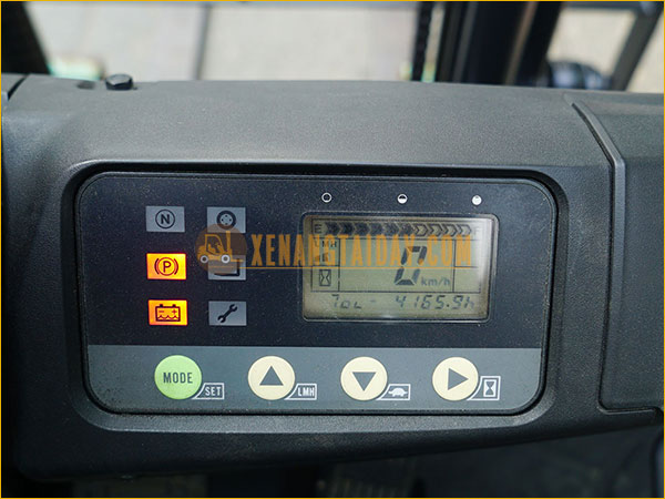 Xe nâng điện ngồi lái KOMATSU FB15-12