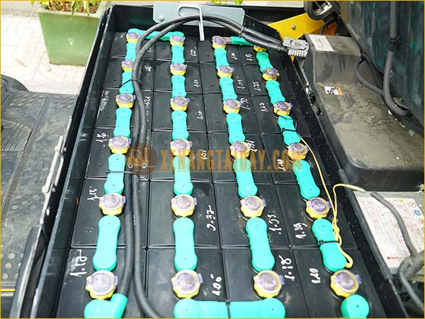 Xe nâng điện ngồi lái KOMATSU FB15-12