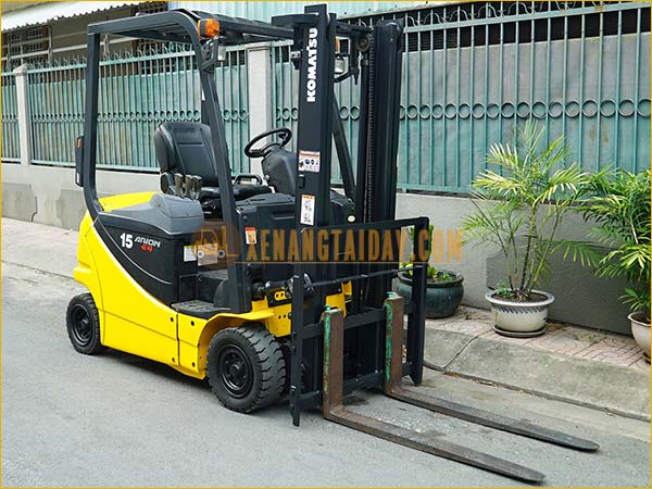Xe nâng điện ngồi lái KOMATSU FB15-12