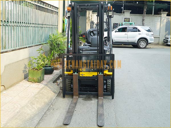 Xe nâng điện ngồi lái KOMATSU FB15-12