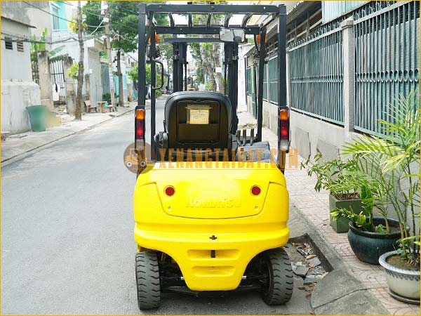 Xe nâng điện ngồi lái KOMATSU FB15-12