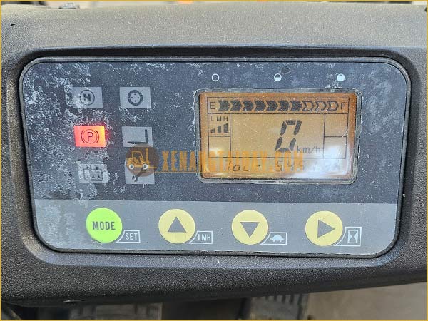 Xe nâng điện ngồi lái KOMATSU FB15-12