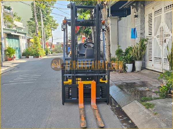 Xe nâng điện ngồi lái KOMATSU FB15-12