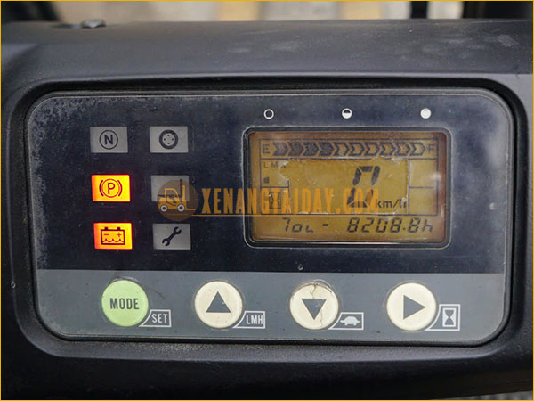 Xe nâng điện ngồi lái KOMATSU FB15-12