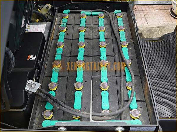 Xe nâng điện ngồi lái KOMATSU FB15-12
