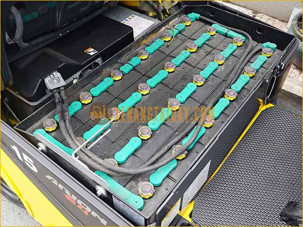 Xe nâng điện ngồi lái KOMATSU FB15-12